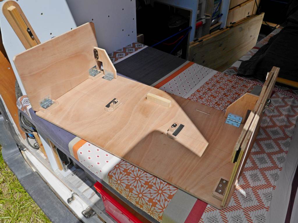 keyboard stand unfolded